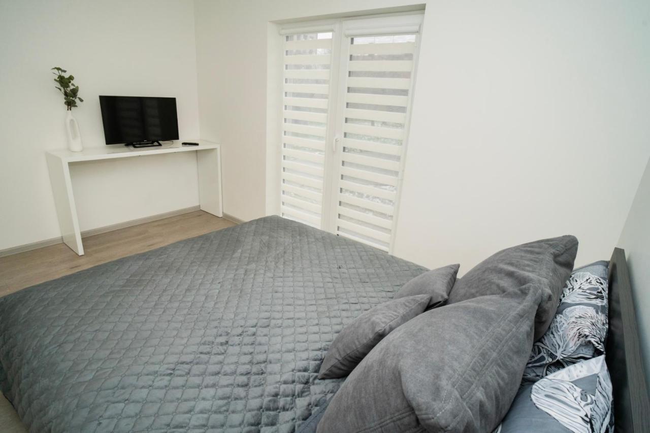 The Private Garden House Apartamento Kaunas Exterior foto