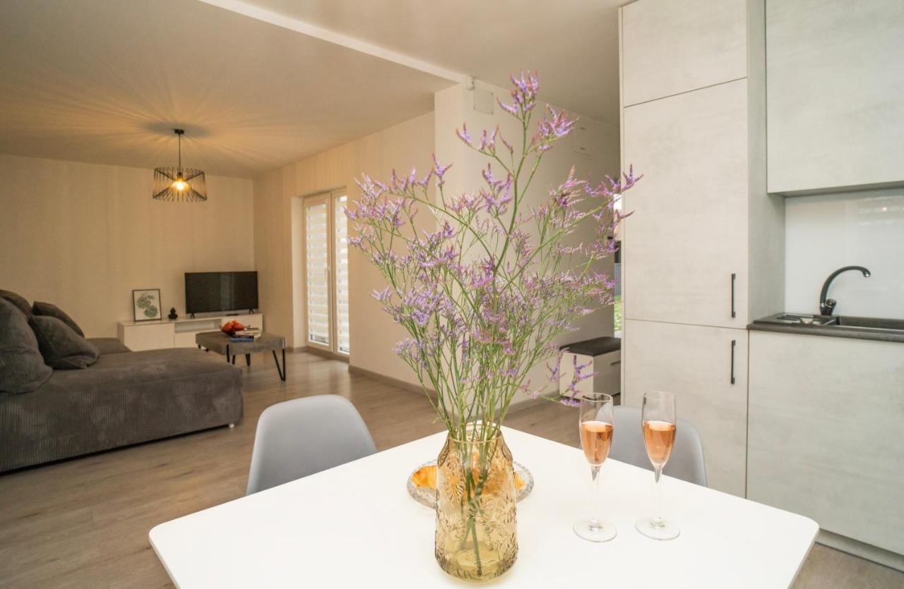 The Private Garden House Apartamento Kaunas Exterior foto