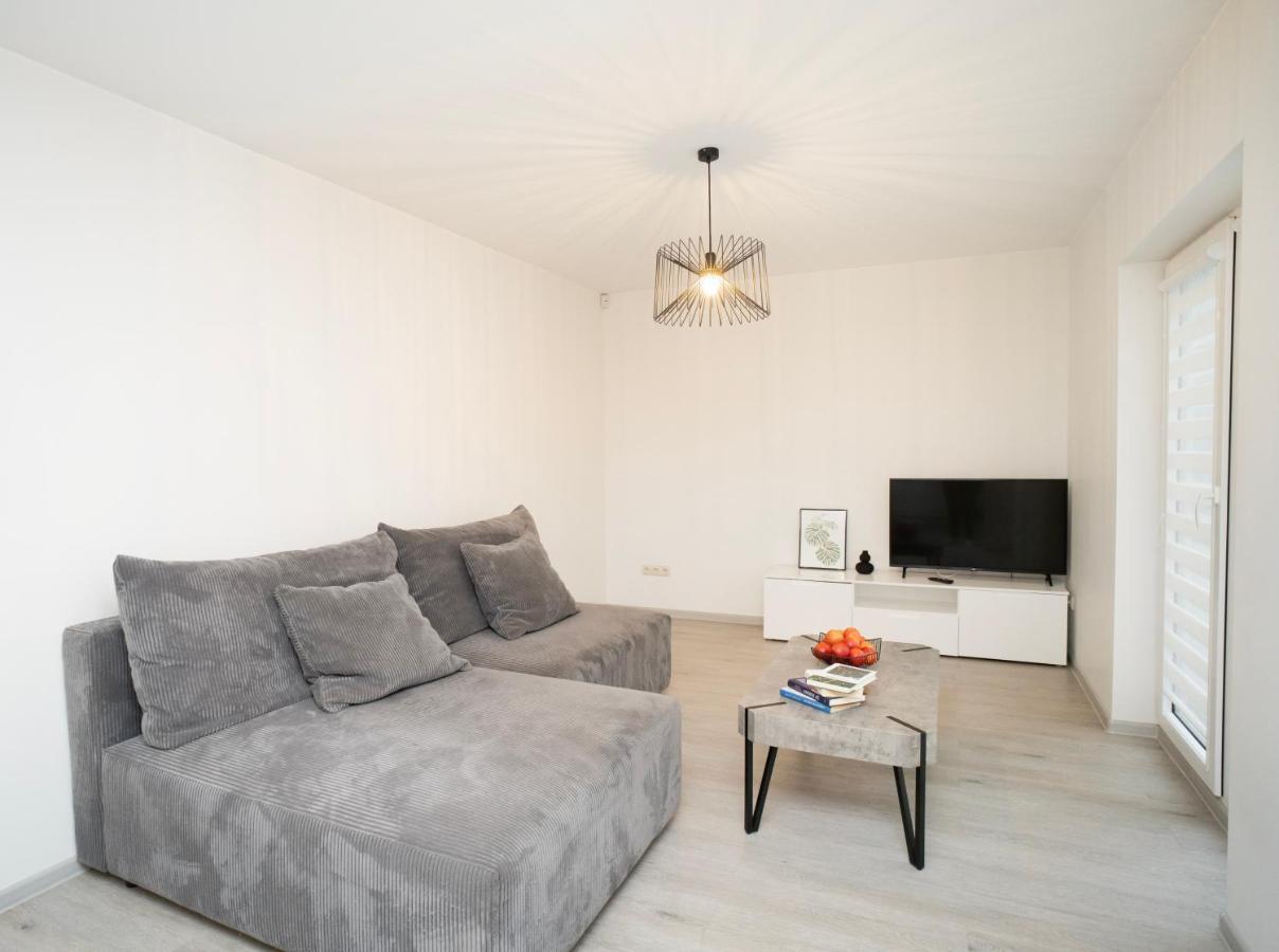 The Private Garden House Apartamento Kaunas Exterior foto
